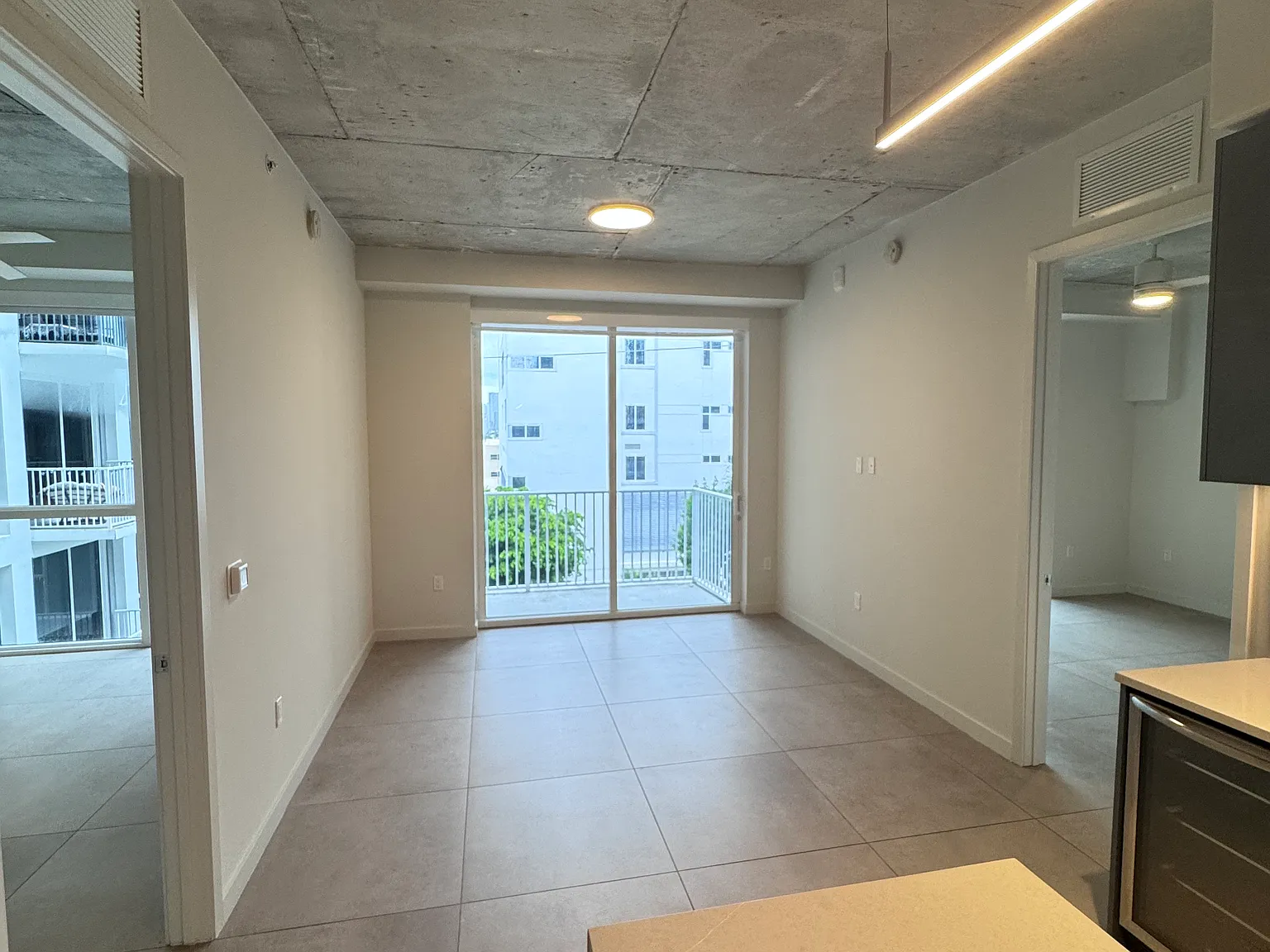 2 bed, 1080 sqft, $3,299 — Photo 4