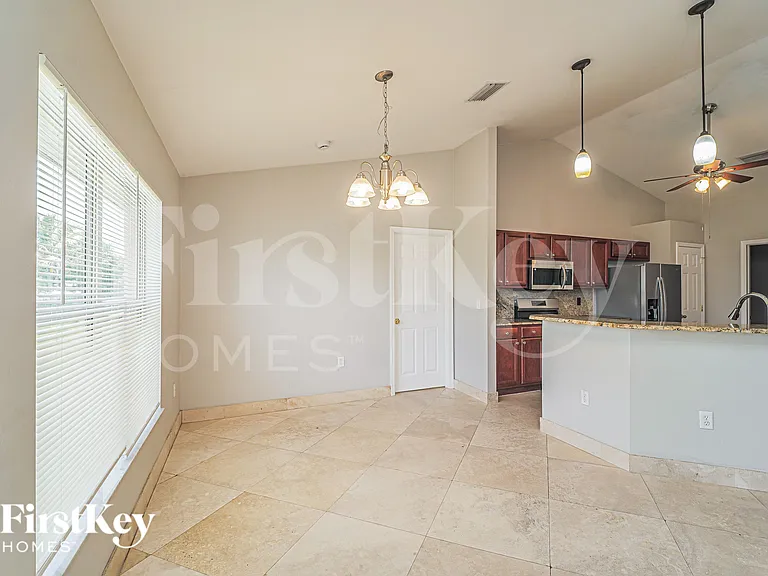 1606 SW 14th St — Photo 6