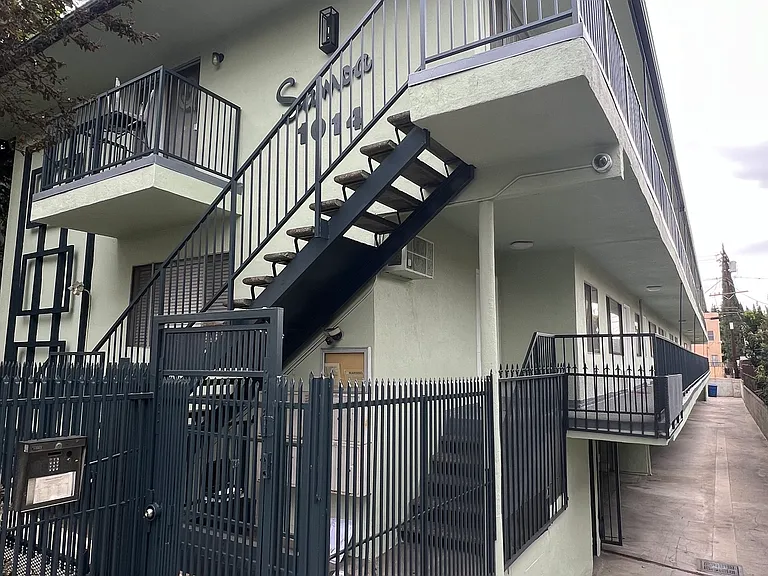 1014 N Oxford Ave — Photo 9