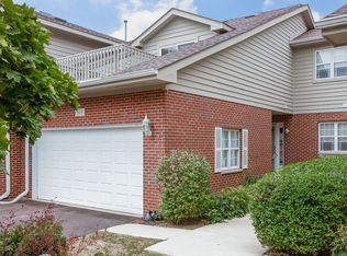 109 Willow Creek Ln, Willow Springs, IL 60480