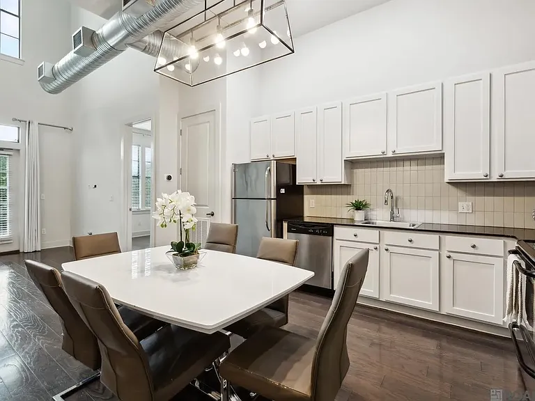 333 E Boyd Dr #16 — Photo 3