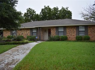 1100 Joanna Cir, Desoto, TX 75115