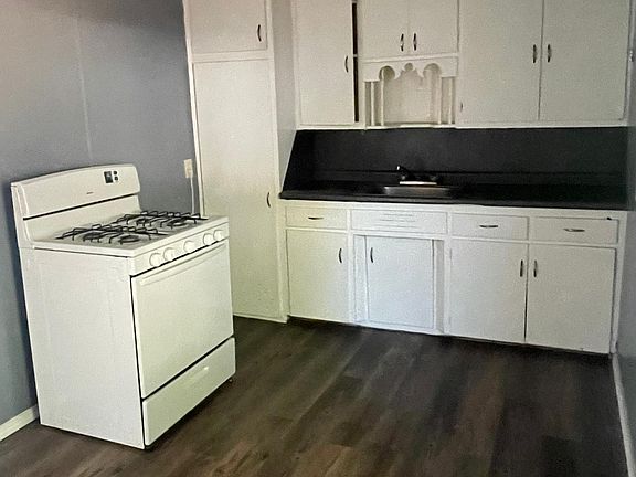 5th image of 910 N Pesotum Ave