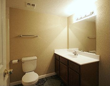 5th image of 3106 N 58th Dr