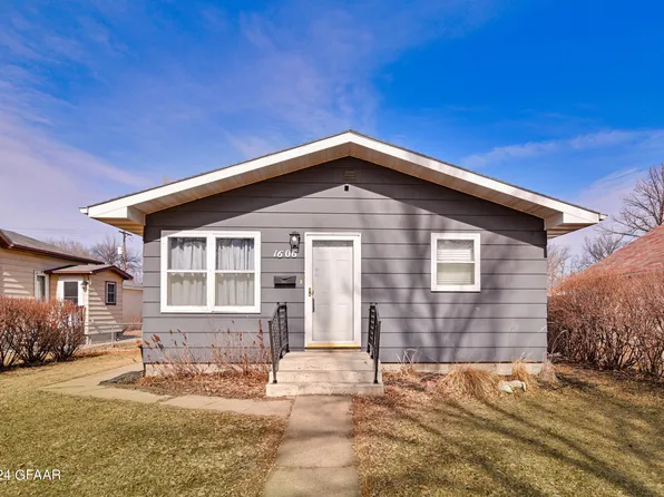 1606 1st Ave N, Grand Forks, ND 58203