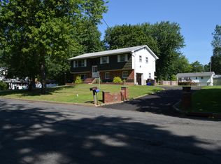 26 Bluebird Dr, Congers, NY 10920