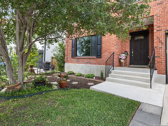 3rd image of 7705 Wood Bluff