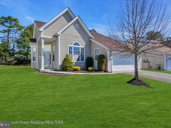 31 Fountain View Dr, Barnegat, NJ 08005
