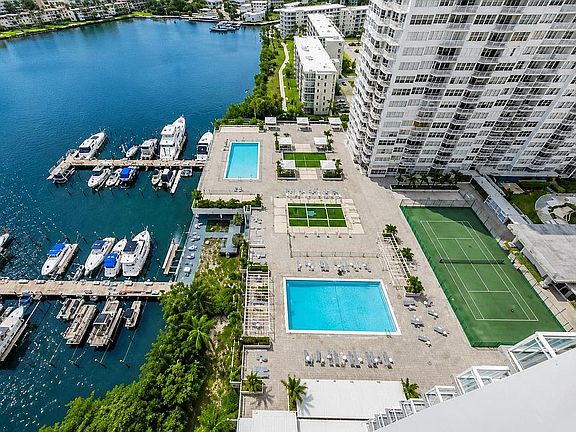 4th image of 18051 Biscayne Blvd APT 602