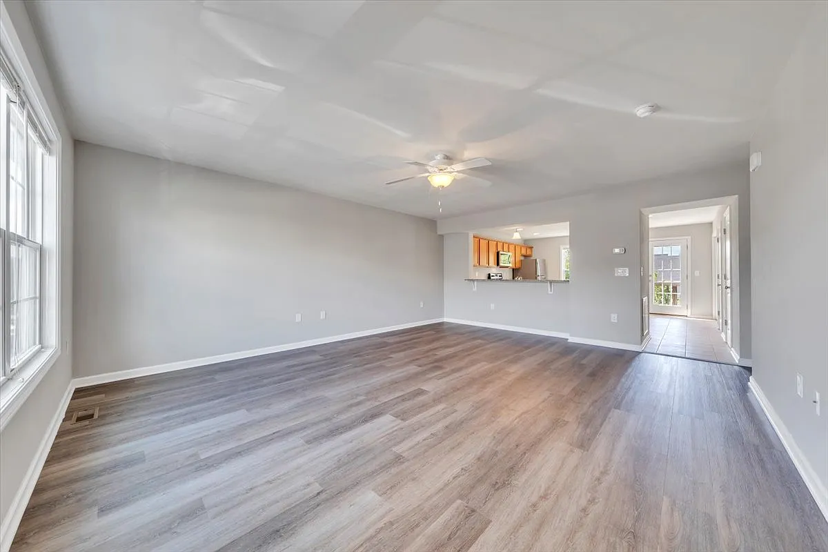 2 bed, 2.5 bath, 1440 sqft, $1,749 — Photo 2