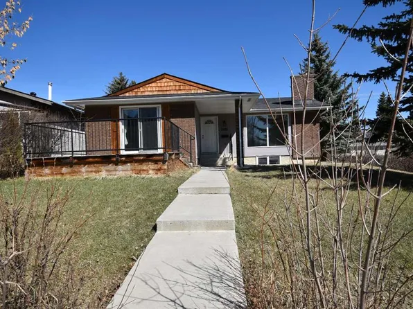 2604 S 106th Ave SW, Calgary, AB T2W 2J1