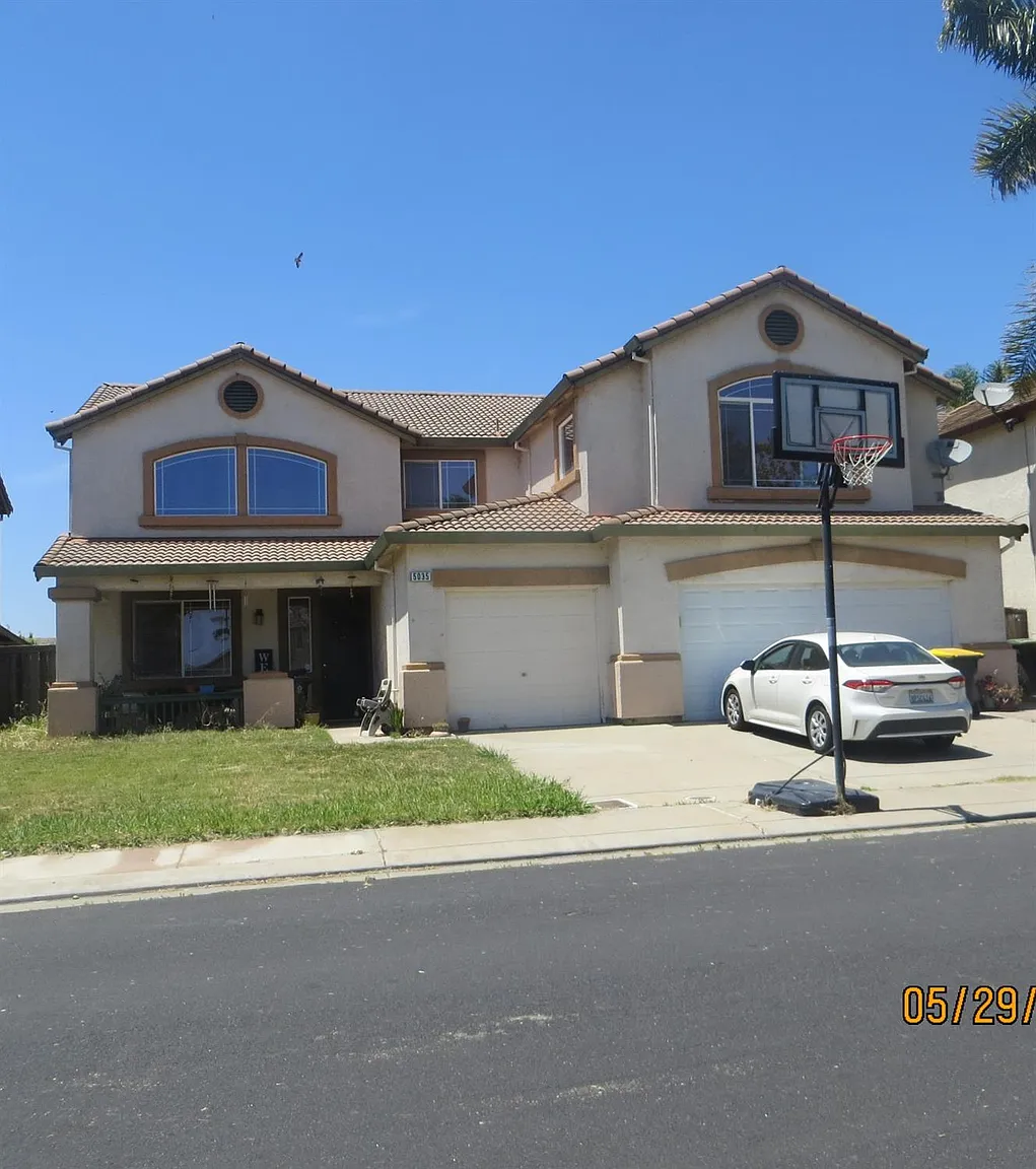 5035 Jetty Drive photo 1