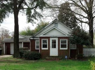12 Middlesex Rd, Newport News, VA 23606