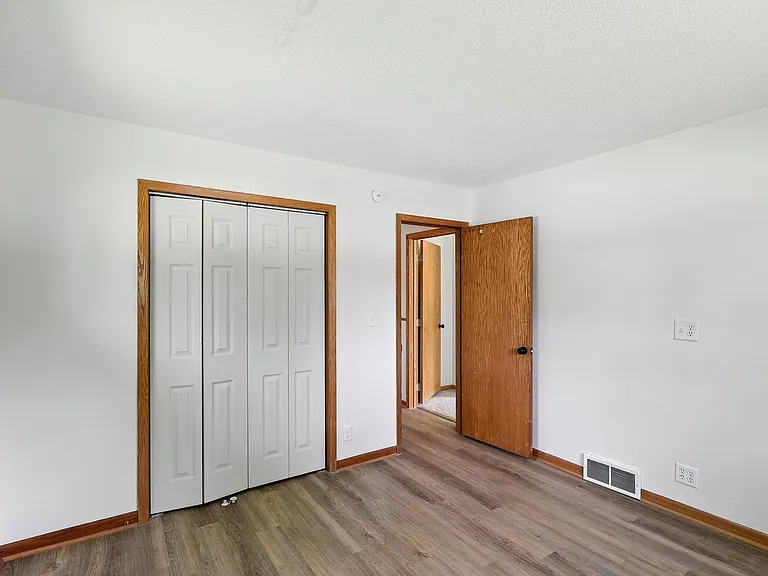 400 5th Ave — Photo 12