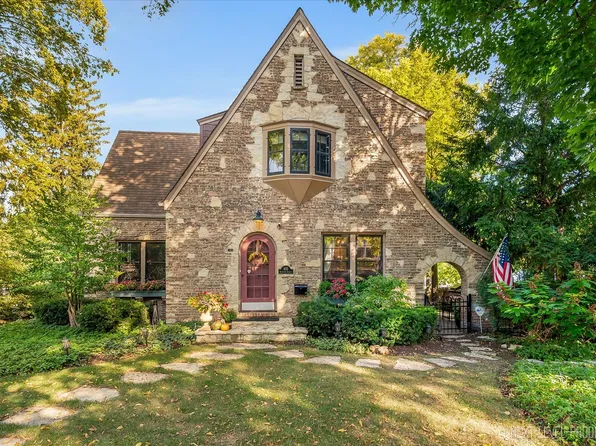 405 S 1st St, Geneva, IL 60134