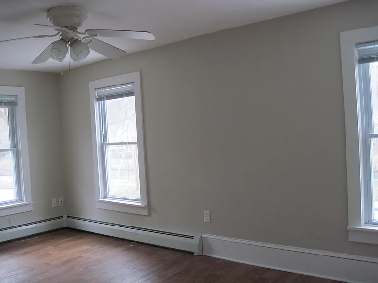 322 N Titus Ave — Photo 3