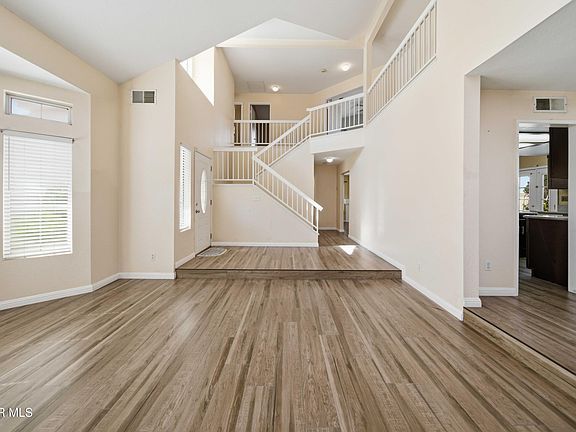 4th image of 39216 Beacon Ln