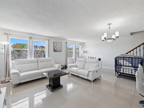 1300 W 53rd St APT 24, Hialeah, FL 33012