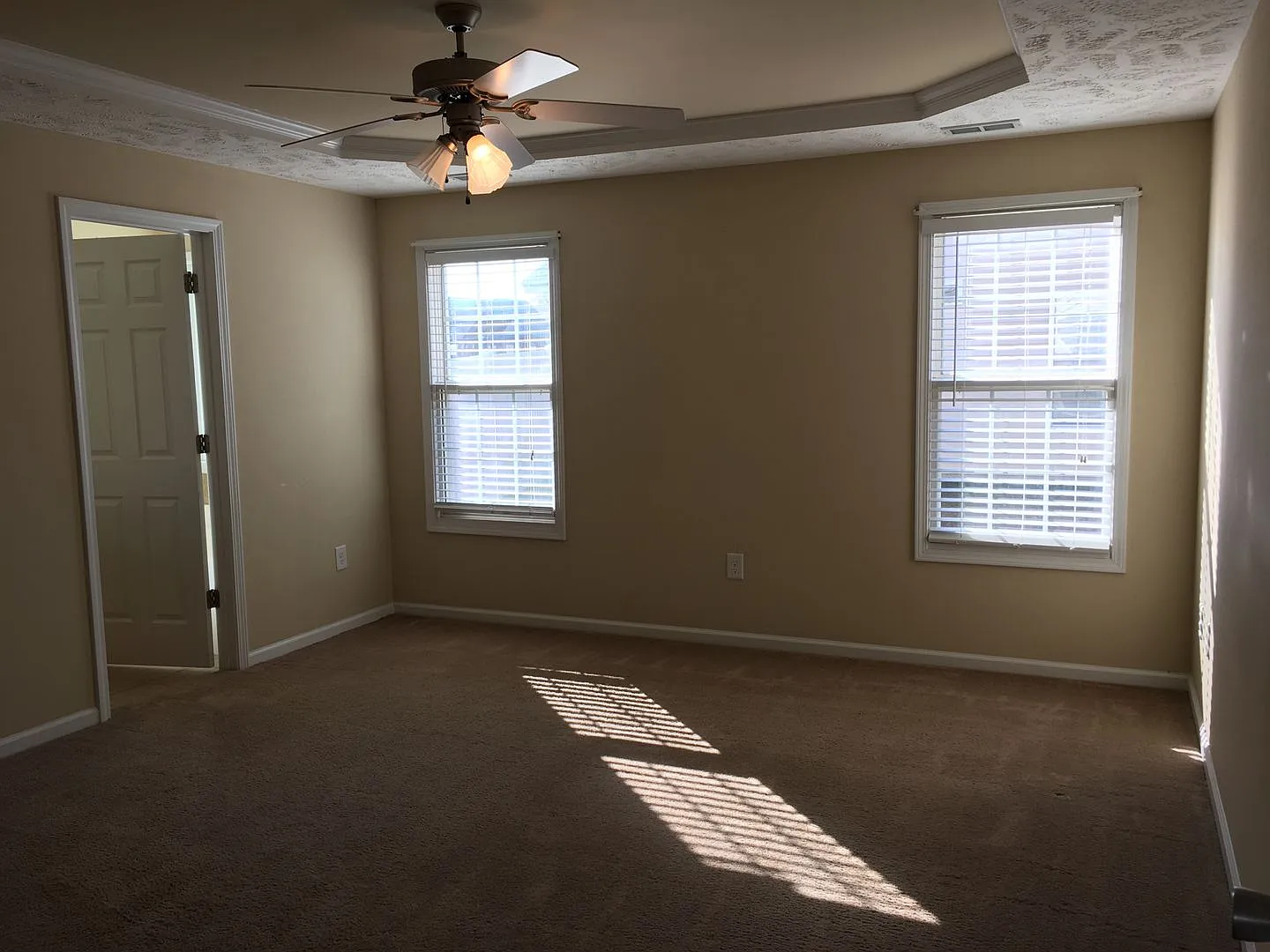 Beautiful 4 Bedroom Home — Photo 3