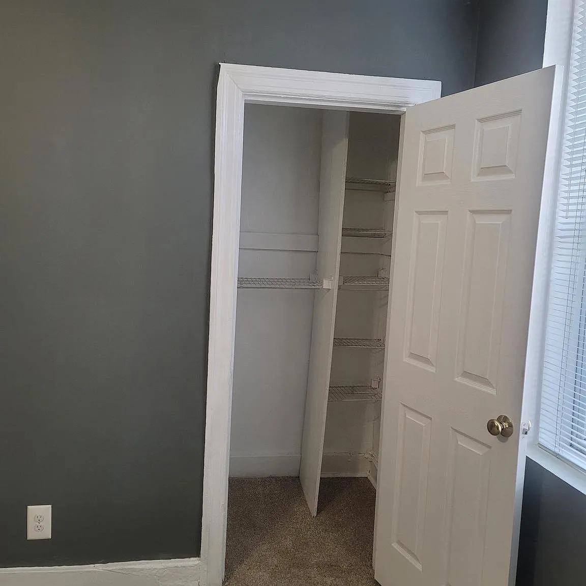 2 bed, 1.0 bath, 1764 sqft, $2,800 — Photo 4