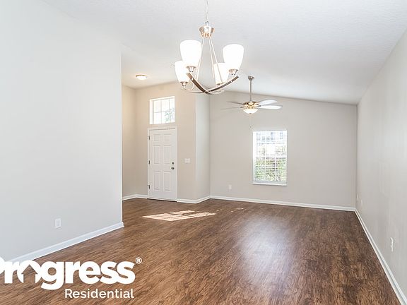 4th image of 10707 Sandy Oaks Dr