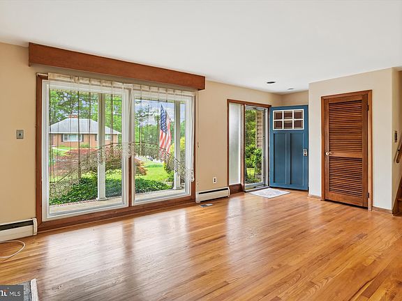 3rd image of 408 Phelps Ave