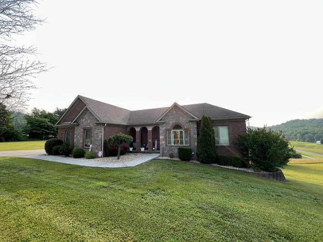 1st image of 206 Walnut Ridge Dr