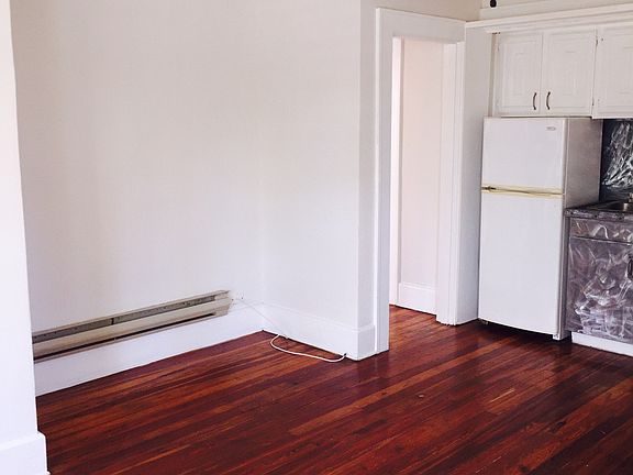 3rd image of 344 4th St S APT 7