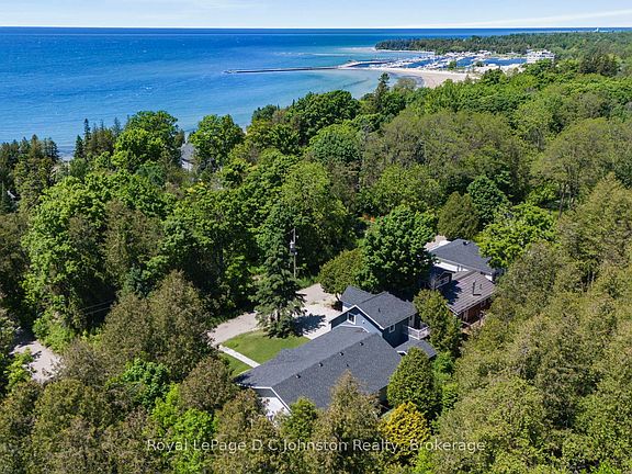 4th image of 10 Mitchell Ln