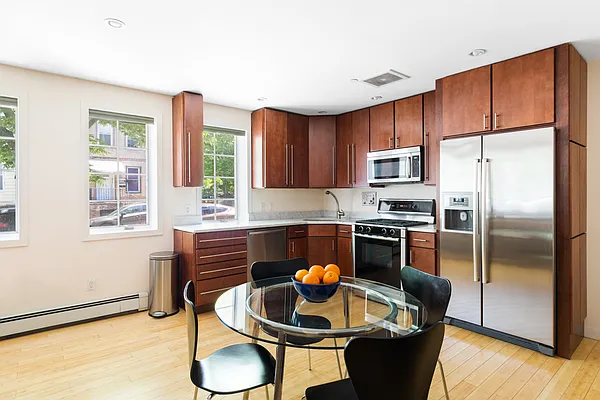 Sold by Leila S Mokhtarzadeh, LREB | media 2