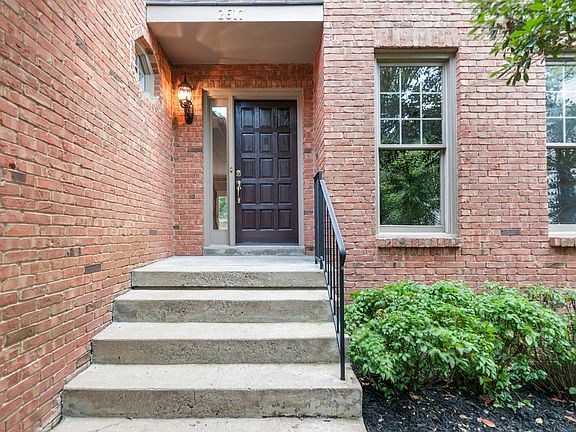 5th image of 2617 W Linden Ave