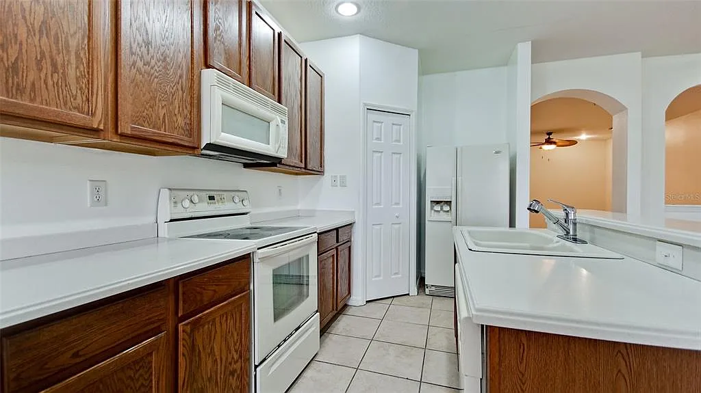 3 bed, 2.5 bath, 1776 sqft, $1,895 — Photo 3