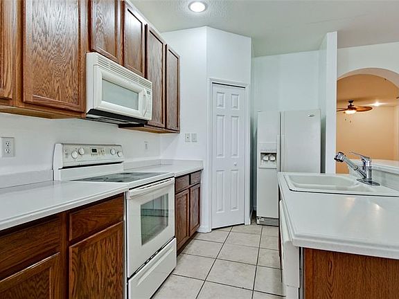 3rd image of 3497 Parkridge Cir #16-102