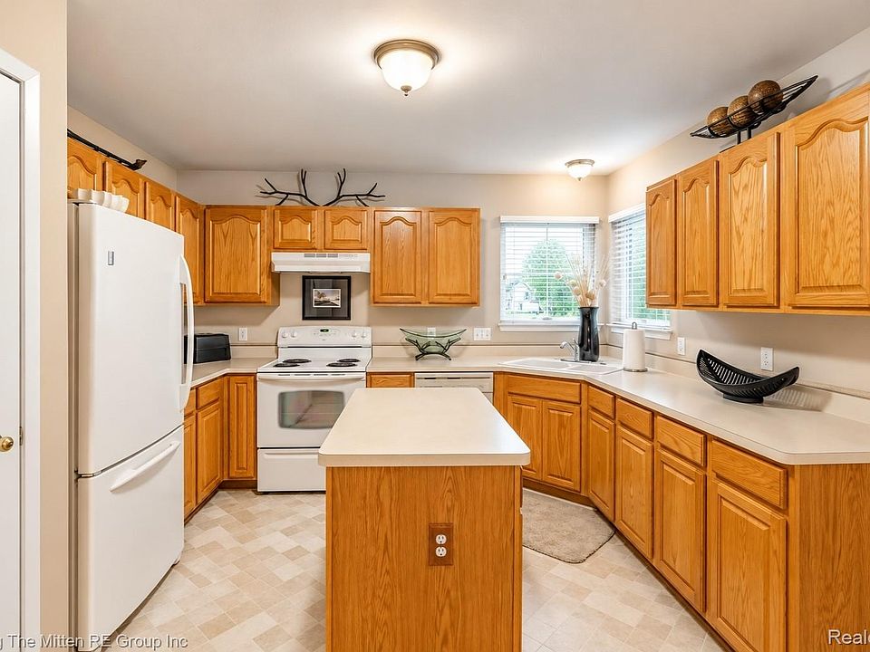 7025 Anna Dr, photo 9
