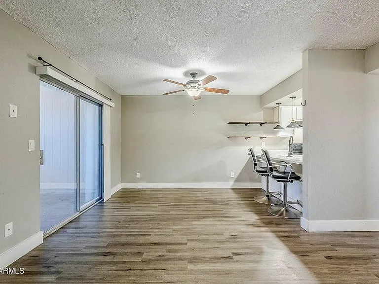 1826 N Spg #201 — Photo 1
