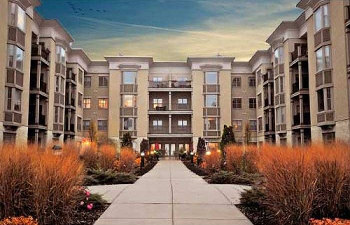 Lake Bluff Courtyard