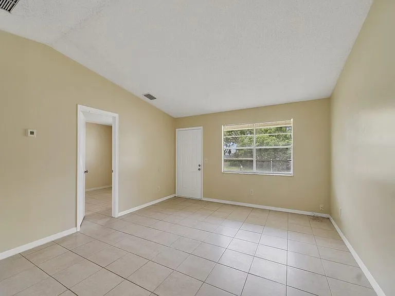 205 SW Voltair Ter — Photo 11