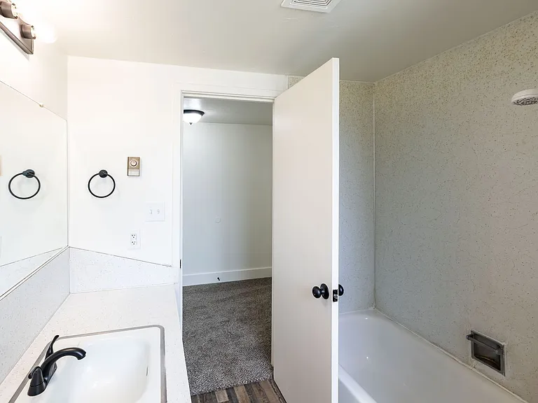 D1420AV — Photo 23