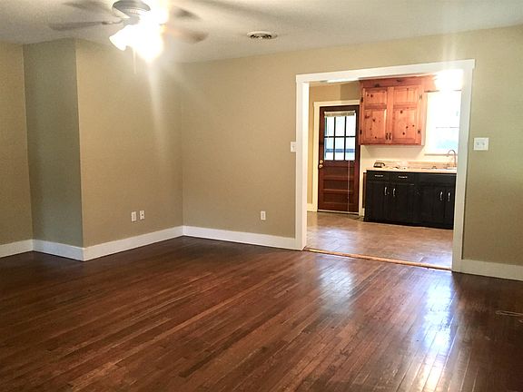3rd image of 817 Gibson Dr