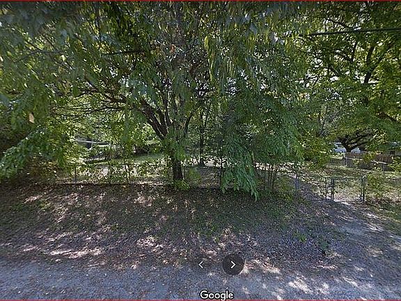 2nd image of 609 W Columbia Dr