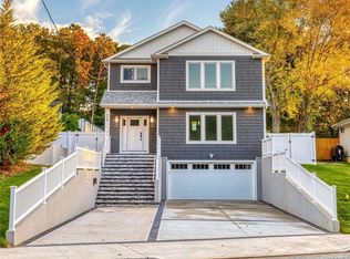 228 Haypath Rd, Old Bethpage, NY 11804