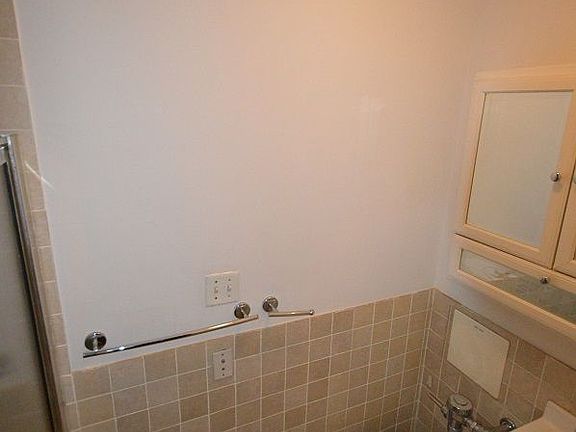 3rd image of 70 Orchard St APT 7