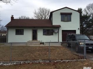 3 Schenk Dr, Shirley, NY 11967