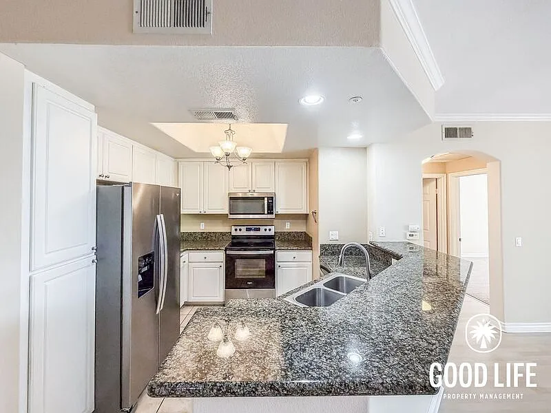 2 bed, 2.0 bath, 1102 sqft, $3,600 — Photo 3