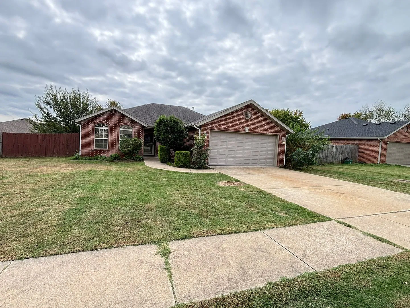 Move-In Special: $500 Off! Tour Today! Clabber Creek Subdivision!! Worry Free Lawn Maintenance!! — Photo 2