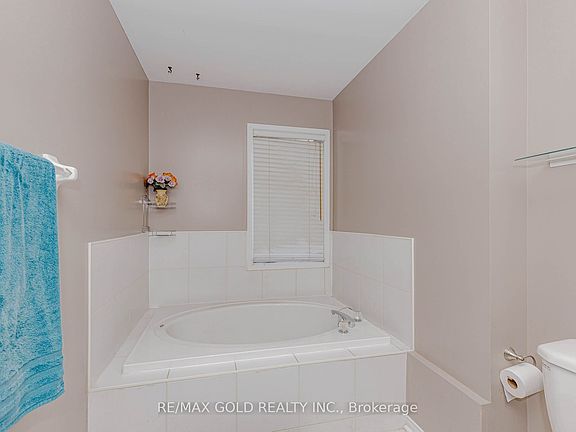 4th image of 153 Cordgrass Cres