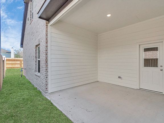 4th image of 21019 Bay Village Dr #A