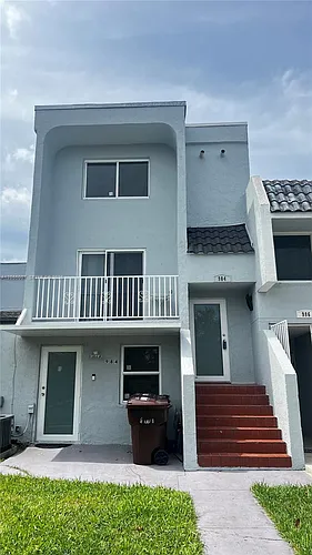 984 W 40th St #2 Photo 1