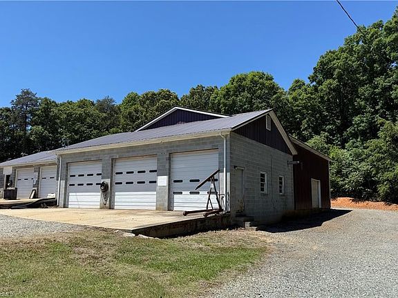 3rd image of 1628 State Highway 22 S