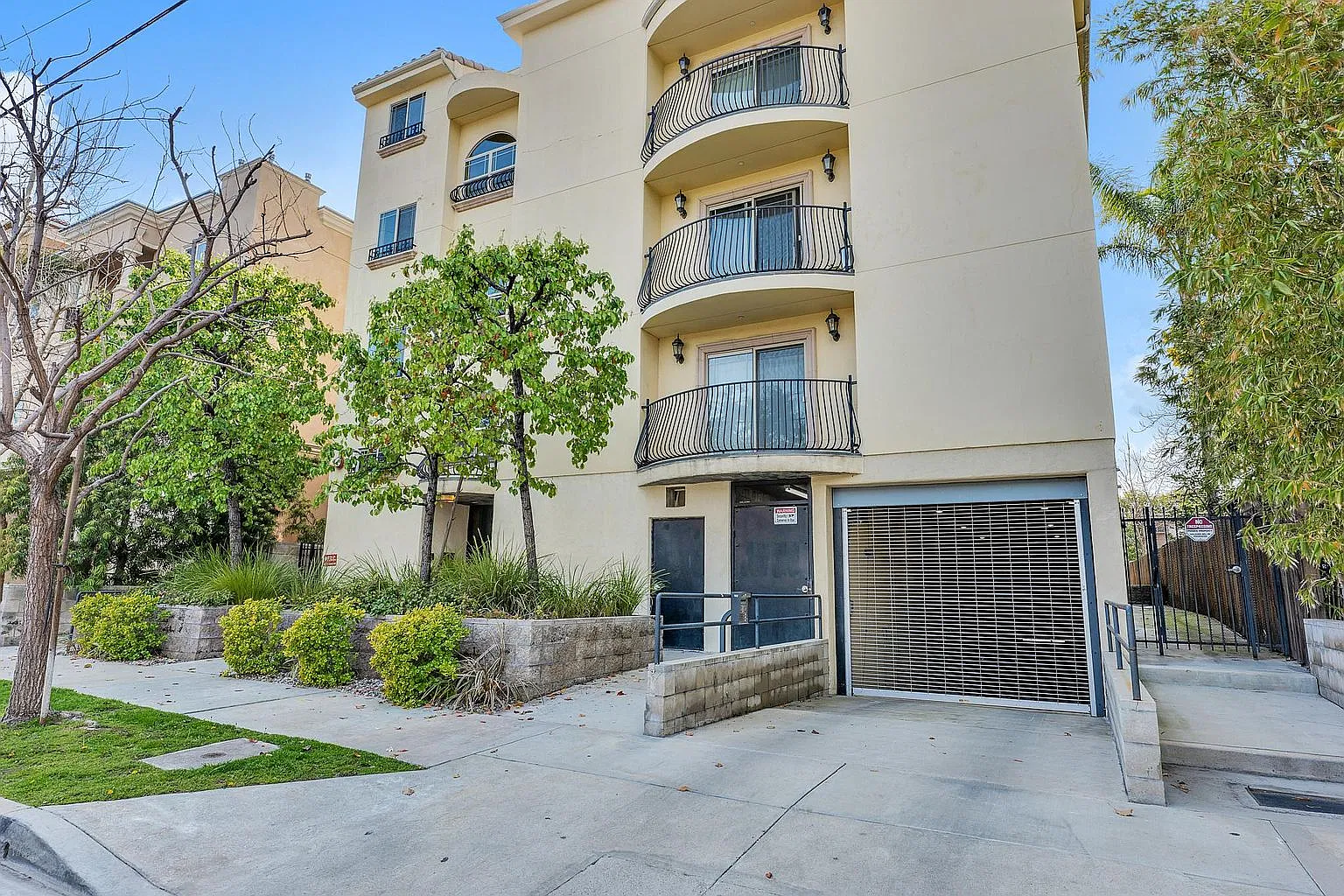2 bed, 1060 sqft, $3,095 — Photo 1